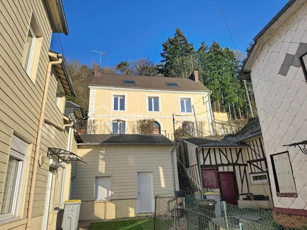 Maison Bourgeoise au coeur d’un bourg – 5 pièces – 4 chambres – 145 m²