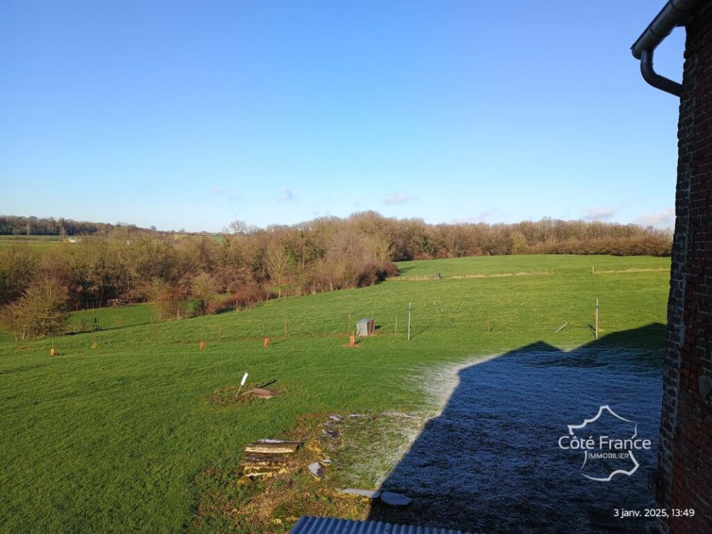 AISNE – VERVINS – CORPS DE FERME sur plus de 5500 m2 de terr – 8 pièces – 3 chambres – 185 m²