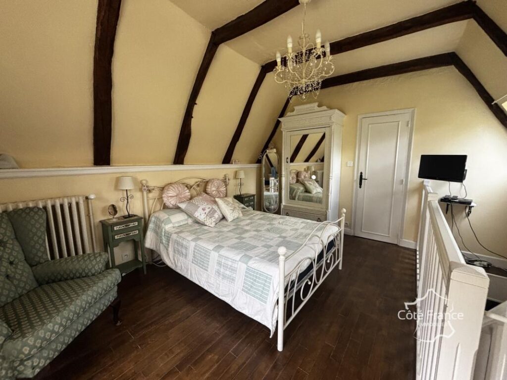 Magnifique propriété avec maison d’habitation, gîtes et pisc – 11 pièces – 7 chambres – 265 m²