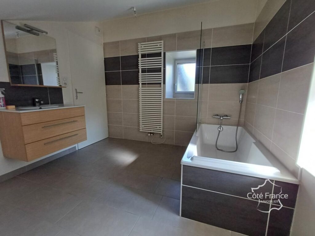 Maison en pierres entièrement rénovée – 7 pièces – 4 chambres – 151 m²