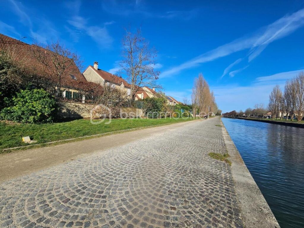 Pavillon non mitoyen 115m² 4 chambres vue CANAL garage jardin SUD – 6 pièces – 4 chambres – 115 m²