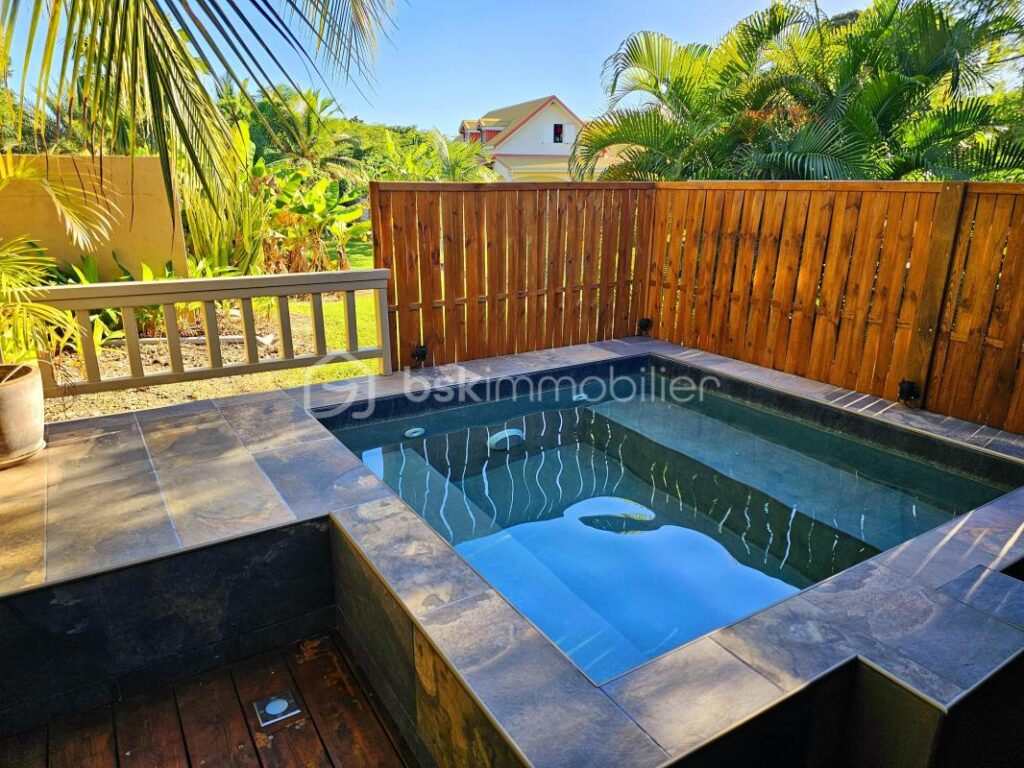 MAISON ET BUNGALOW T2 PROCHE MER – 6 pièces – 4 chambres – 189 m²