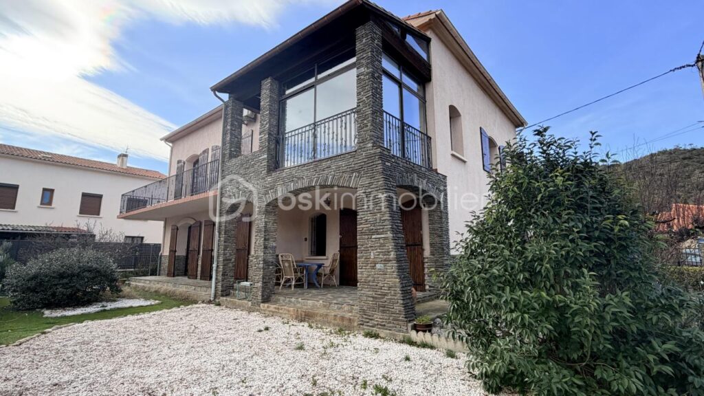 VILLA 188 m² Prades – 8 pièces – 5 chambres – 188 m²