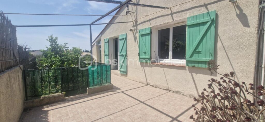 MAISON FAMILIALE AVEC VUE MER/ÉTANG, GARAGE ET SOUS-SOL AMÉNAGEABLE – LEUCATE VILLAGE – 4 pièces – 3 chambres – 110 m²