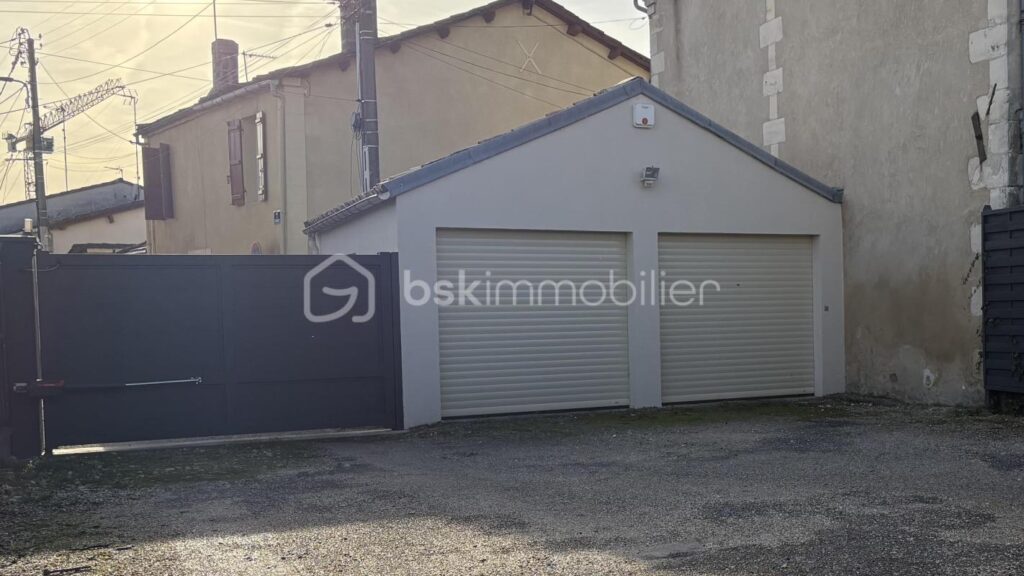 🏡 Rare en centre-ville de Bergerac – Maison 146 m² avec jardin et double garage – 6 pièces – 3 chambres – 146 m²