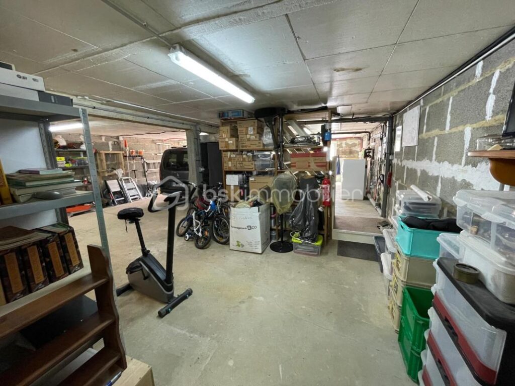 Maison rénovée avec soins sur 3532 m² de terrain non clos – 4 pièces – 3 chambres – 116 m²