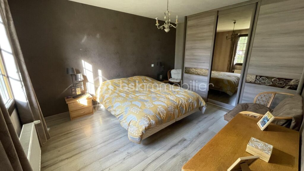 Propriété sans voisin proche, au calme absolu – 6 pièces – 4 chambres – 151 m²