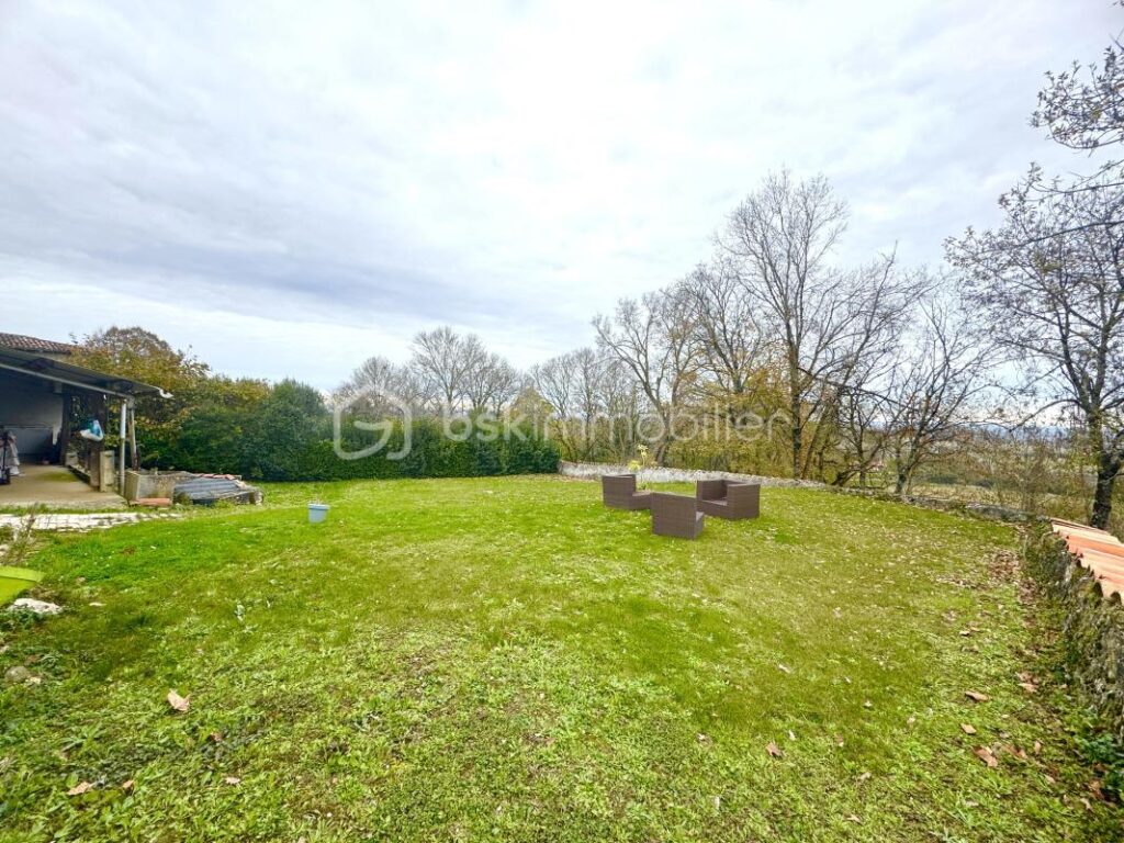 Au cœur du Gers – Maison de caractère en pierre avec chambres d’hôtes et dépendances – 9 pièces – 5 chambres – 202 m²