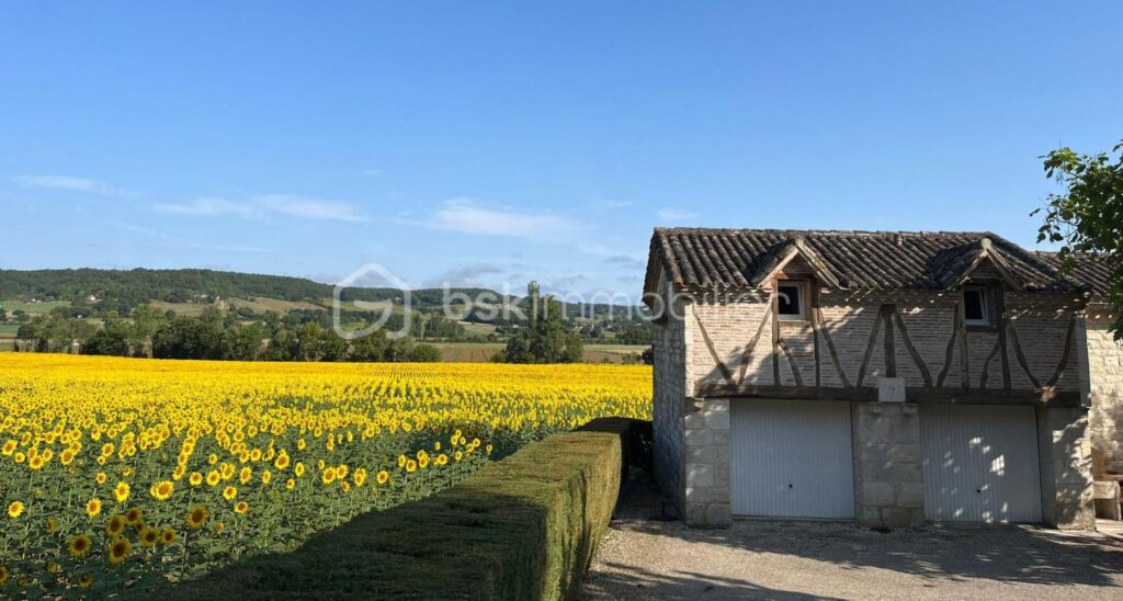 ‘Lauzerte – Maison + Gîte + Piscine : le charme, le confort… et la rentabilité !’ – 7 pièces – 4 chambres – 132 m²