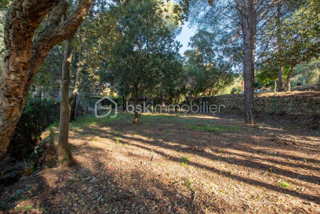 MAISON DE CHARME AU PRADET – LES OURSINNIÈRES – 7 pièces – 4 chambres – 192 m²