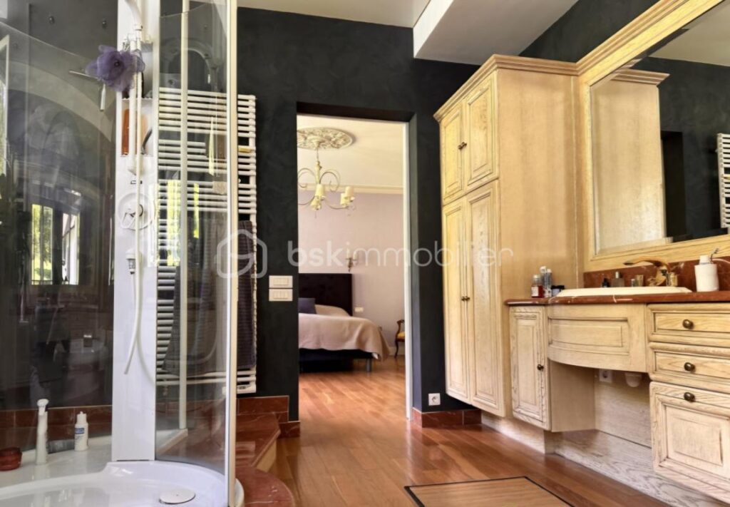 COUP DE COEUR : Magnifique chaumière, où vous admirerez le jardin depuis le SPA – 9 pièces – 5 chambres – 470 m²