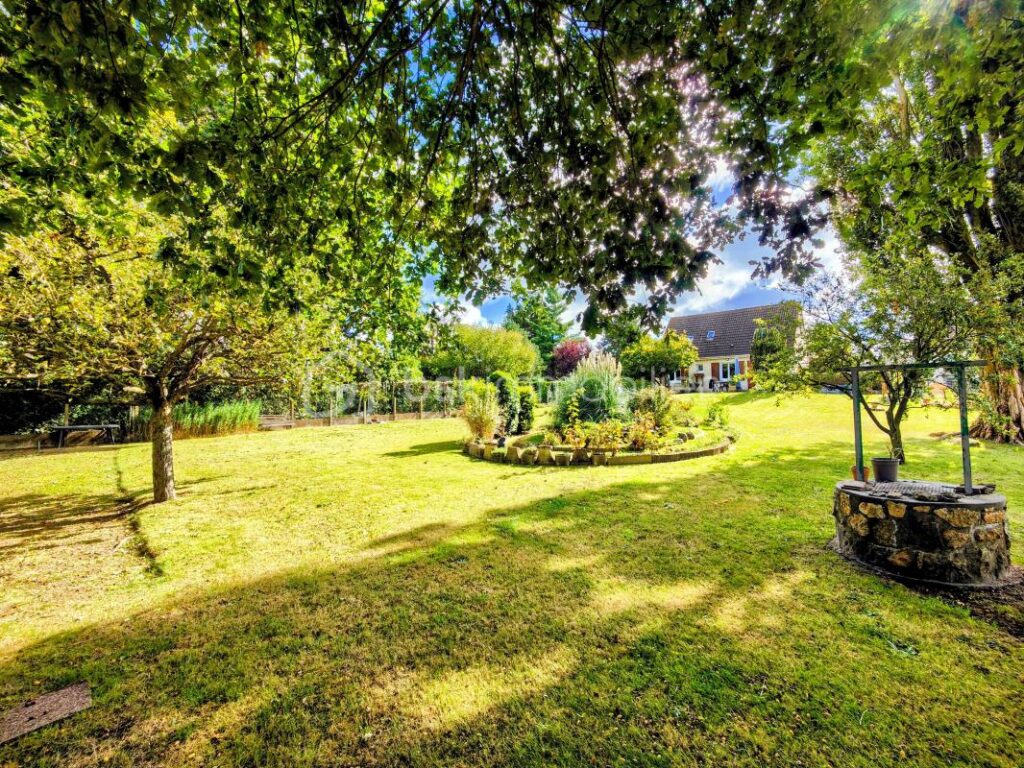 Maison familiale 4/5ch au calme avec jardin arboré vue sur la plaine – 7 pièces – 4 chambres – 113 m²