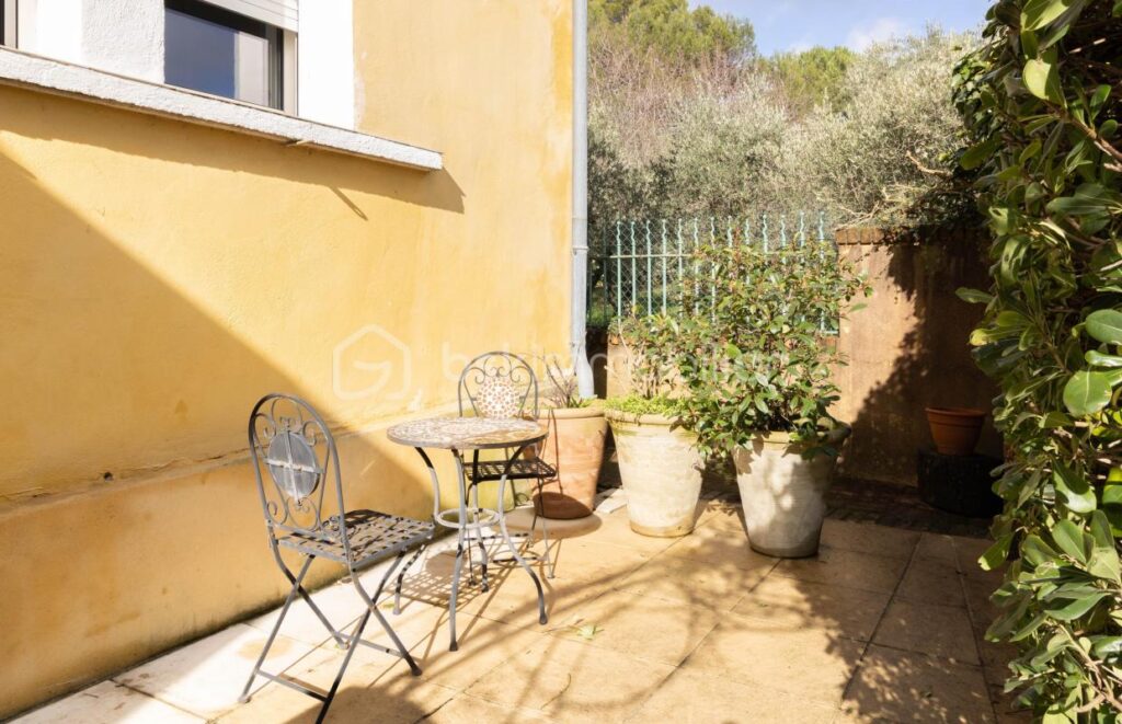 Demeure de caractère avec ascenseur, dépendances et terrain piscinable – 8 pièces – 6 chambres – 255 m²