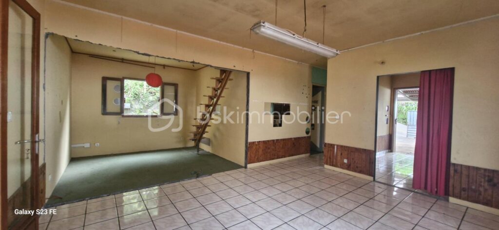 Maison a rénover A PETITE ILE – 4 pièces – 3 chambres – 75 m²