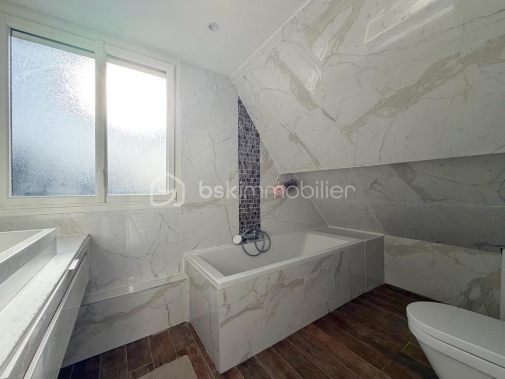 NOUVELLE PEPITE POUR POSER SES VALISES ! – 7 pièces – 4 chambres – 114 m²