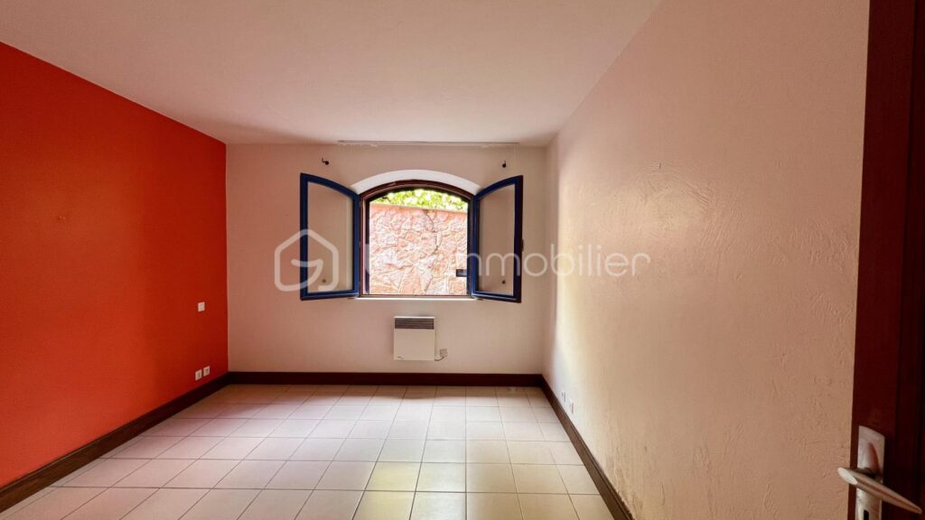 VILLA D’ARCHITECTE – VUE MER PANORAMIQUE – PISCINE – GARAGE – PROCHE CENTRE-VILLE – 7 pièces – 5 chambres – 230 m²