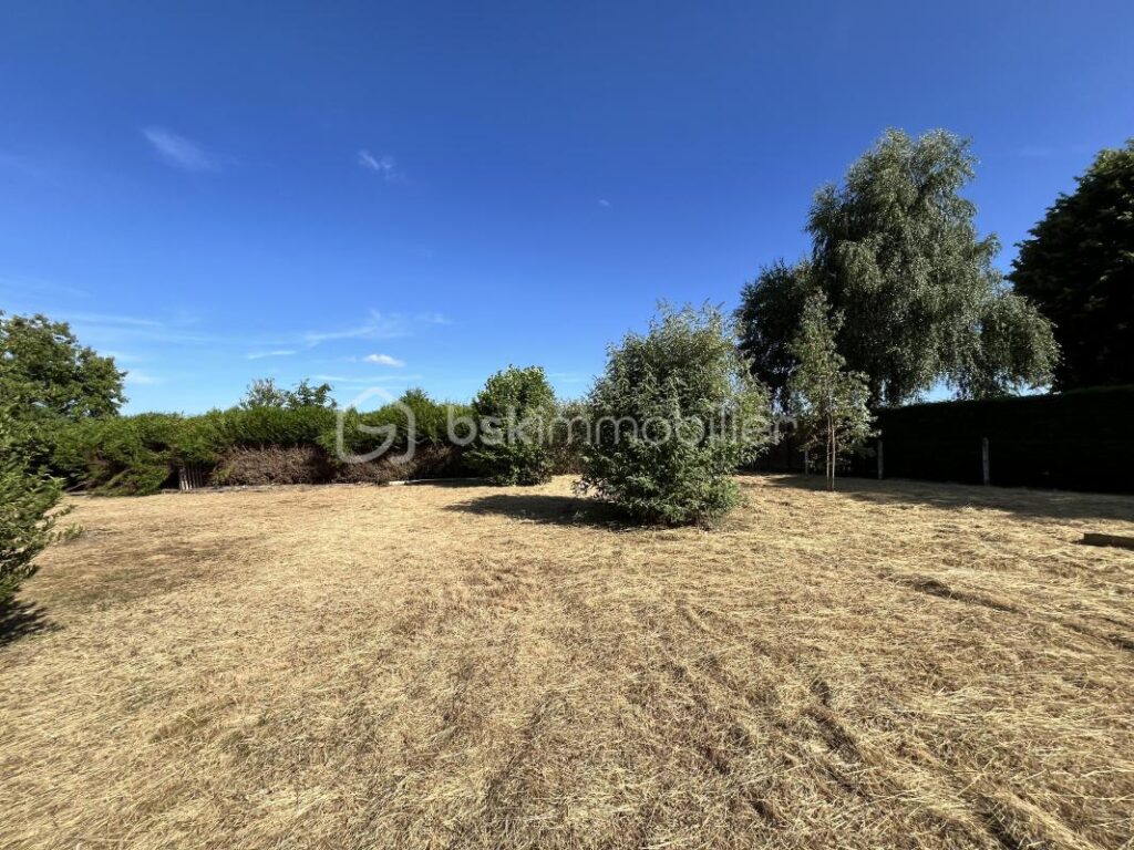 Charmant pavillon de plain-pied sur sous-sol complet avec garage et terrain – 4 pièces – 3 chambres – 89 m²