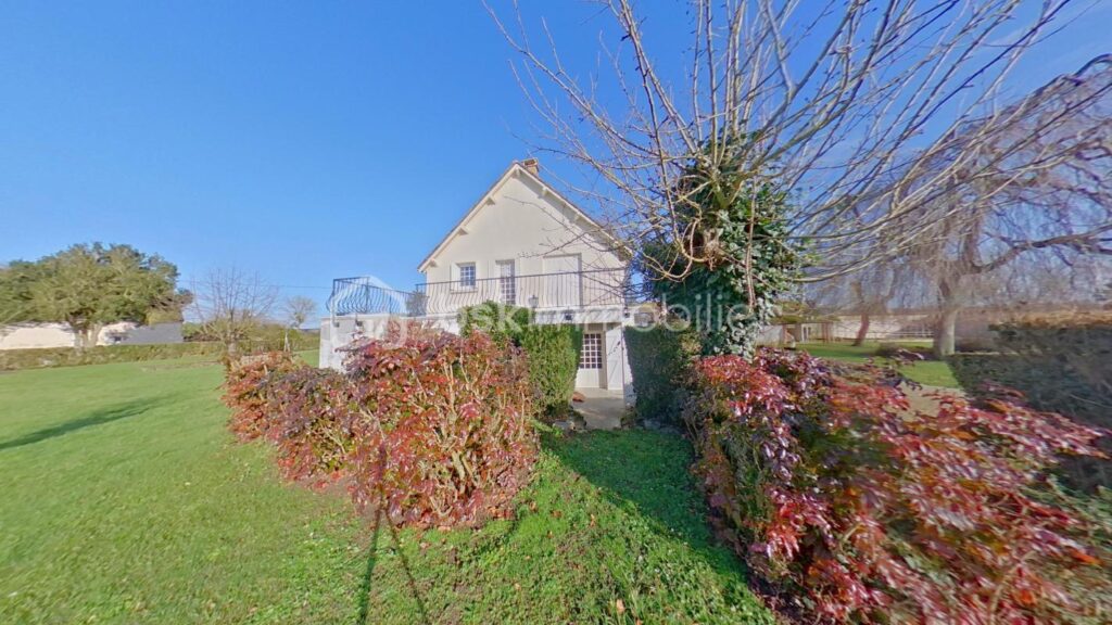 Magnifique propriété de 180 m² sur 1778 m² de terrain – 6 pièces – 4 chambres – 180 m²