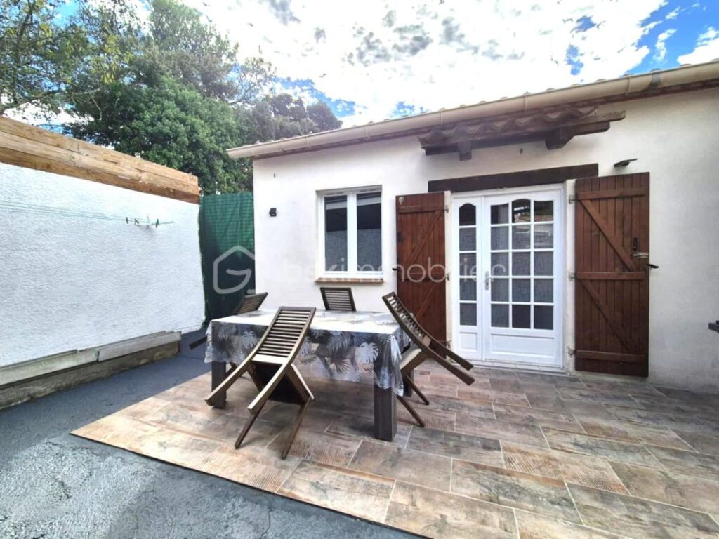 Propriété rare :Villa avec piscine et 3 dépendances locatives – Un placement idéal – 9 pièces – 7 chambres – 190 m²