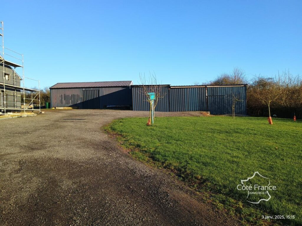 AISNE – VERVINS – CORPS DE FERME sur plus de 5500 m2 de terr – 8 pièces – 3 chambres – 185 m²