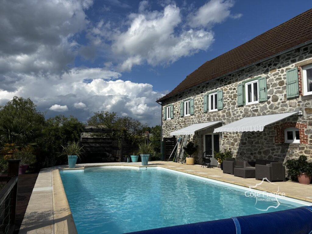 Magnifique propriété avec maison d’habitation, gîtes et pisc – 11 pièces – 7 chambres – 265 m²