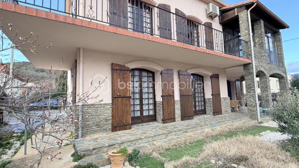 VILLA 188 m² Prades – 8 pièces – 5 chambres – 188 m²