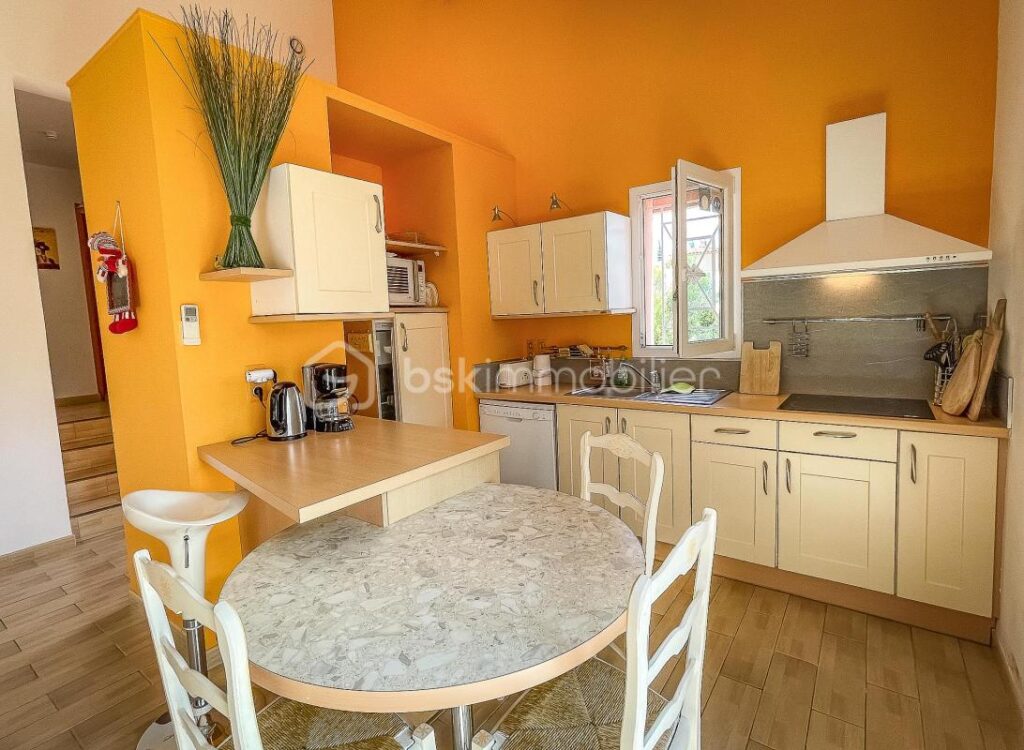 Domaine d’architecte 490 m² – 3 logements indépendants – Piscine à débordement – Vue panoramique – DPE A – Saint-Jean-de-la-Blaquière (34700) – 40 min Montpellier – 16 pièces – 12 chambres – 490 m²