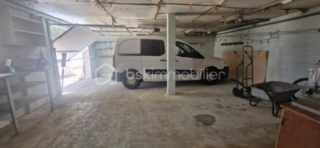 MAISON FAMILIALE AVEC VUE MER/ÉTANG, GARAGE ET SOUS-SOL AMÉNAGEABLE – LEUCATE VILLAGE – 4 pièces – 3 chambres – 110 m²