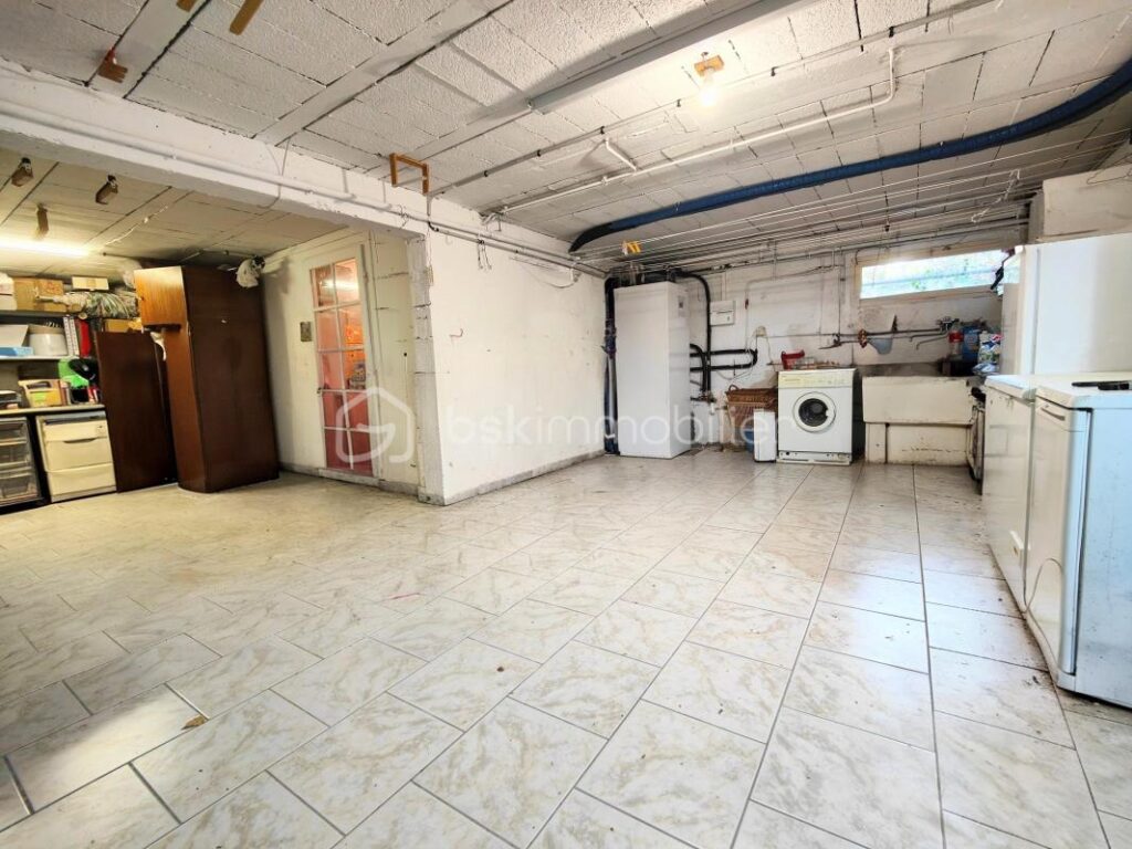 Belle maison familiale 5 ch dans un écrin boisé avec vue dégagée – 7 pièces – 5 chambres – 199 m²