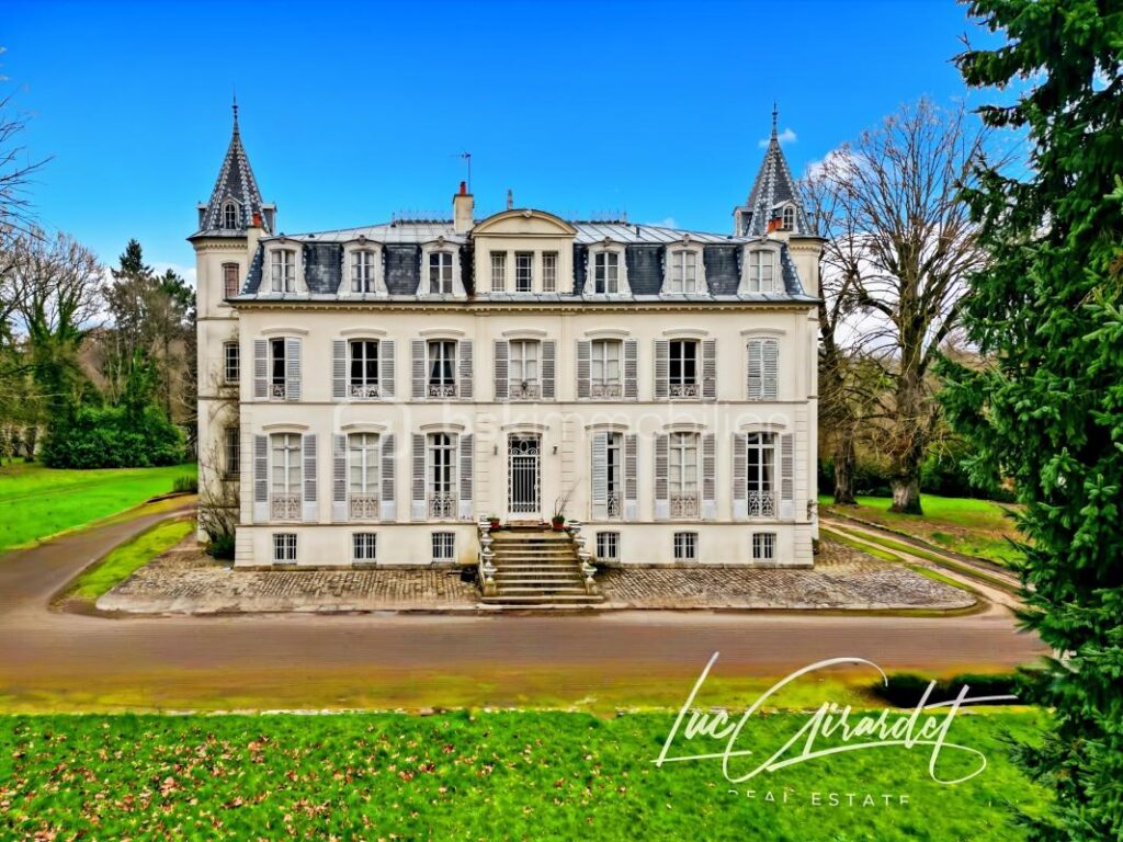 Château d’exception époque Napoléon III à réinventer avec parc et dépendances (Proche de Coulommiers (77120) – 15 pièces – 12 chambres – 750 m²