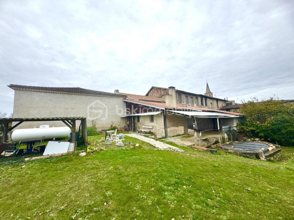 Au cœur du Gers – Maison de caractère en pierre avec chambres d’hôtes et dépendances – 9 pièces – 5 chambres – 202 m²