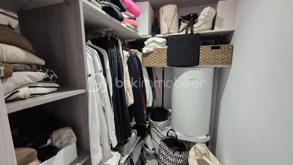 A VENDRE APPARTEMENT RECENT TRAVERSANT DE 122M² A CANET EN ROUSSILLON – COTE PORT – TERRASSES DE 100 M² – TROIS CHAMBRES – PARKING PRIVE – GARAGE INDIVIDUEL – CLIMATISATION GAINABLE – CUISINE D ETE – SPA – VUE DEGAGEE SUR LES ALBERES – 5 pièces – 3 chambres – 122 m²