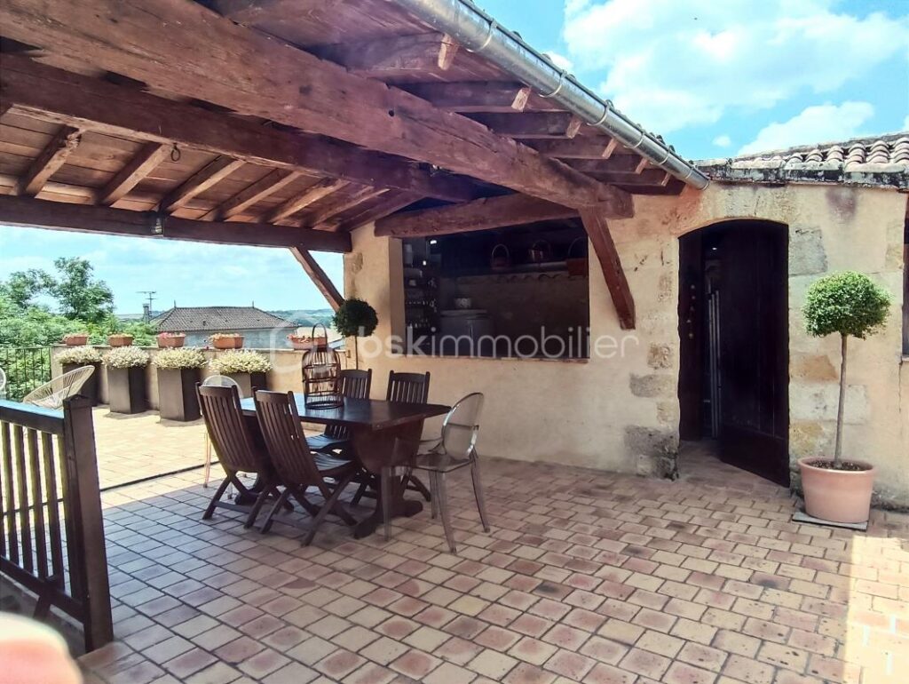 Une Perle Cachée au Cœur d’un Charmant Village du Gers – 12 pièces – 6 chambres – 278 m²