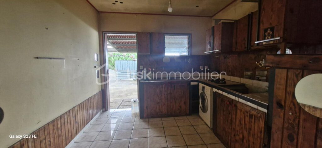 Maison a rénover A PETITE ILE – 4 pièces – 3 chambres – 75 m²