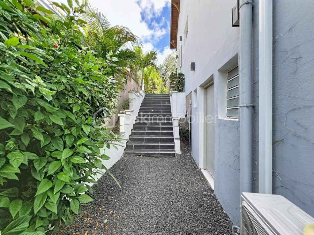 Ensemble immobilier villa et ses deux locatifs vue mer – 10 pièces – 7 chambres – 295 m²