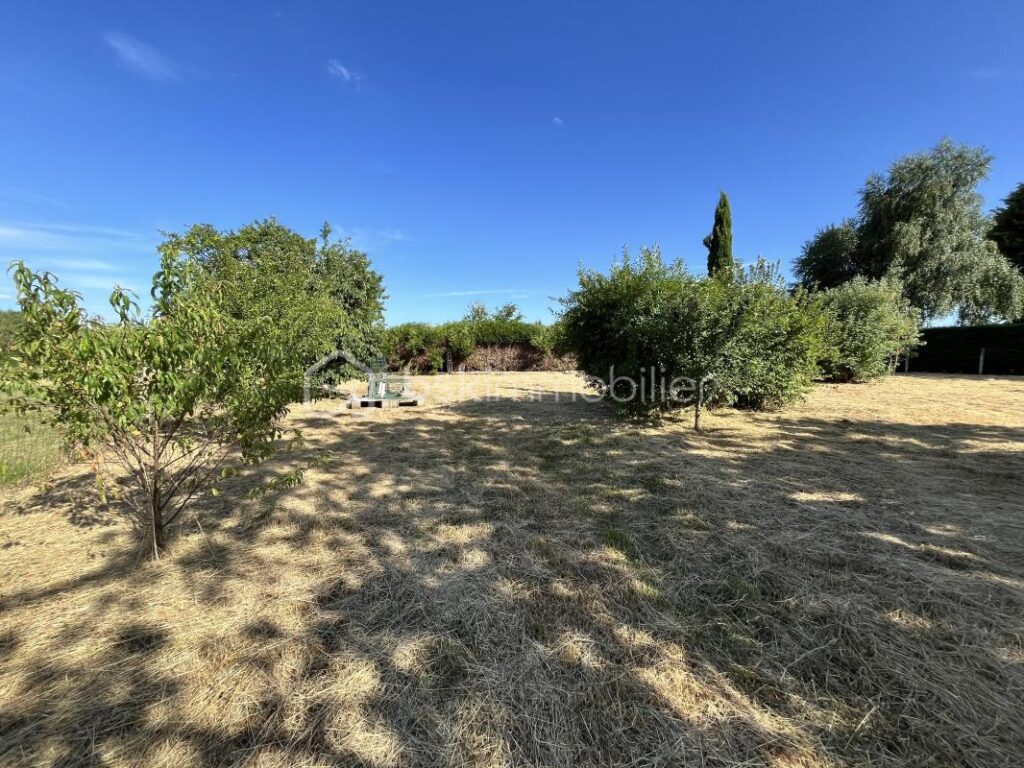 Charmant pavillon de plain-pied sur sous-sol complet avec garage et terrain – 4 pièces – 3 chambres – 89 m²