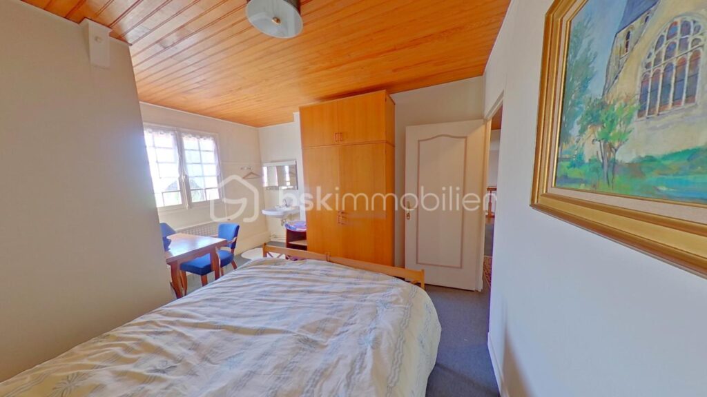 Magnifique propriété de 180 m² sur 1778 m² de terrain – 6 pièces – 4 chambres – 180 m²