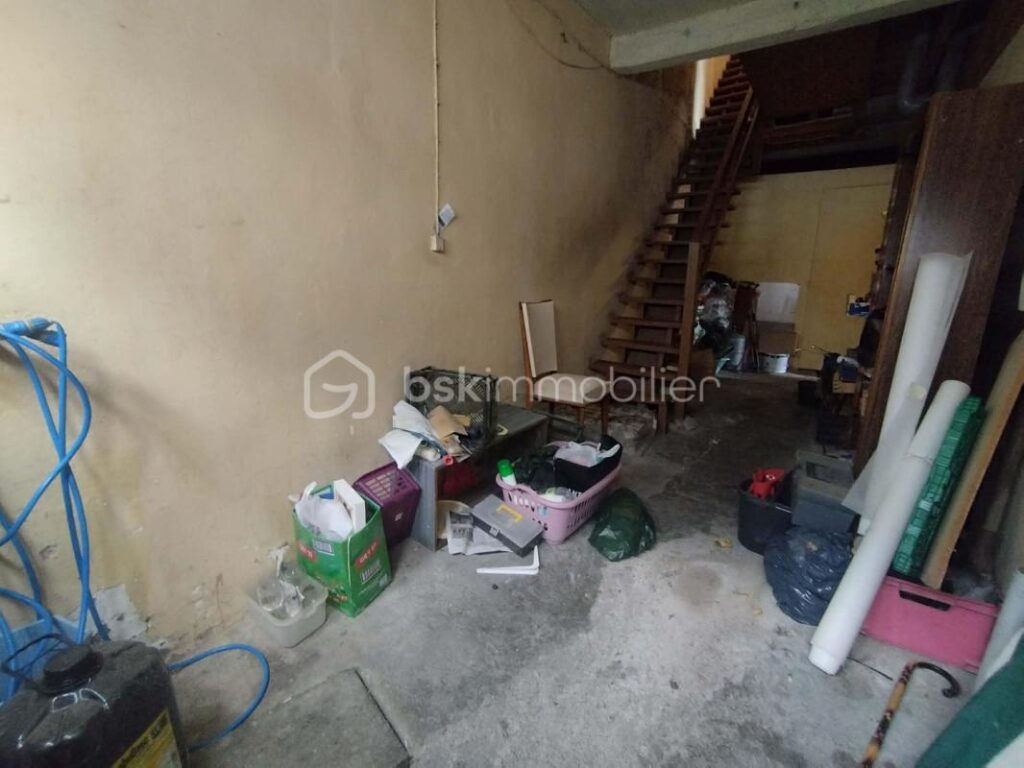 MAISON DE VILLAGE 300M2 OU ENSEMBLE IMMOBILIER DE 3 APPARTEMENTS – BROUILLA – 11 pièces – 8 chambres – 300 m²