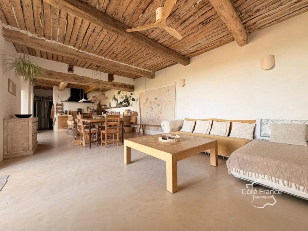 VILLA DE LUXE AVEC PISCINE ET VUE MAGNIFIQUE – 9 pièces – 6 chambres – 239 m²