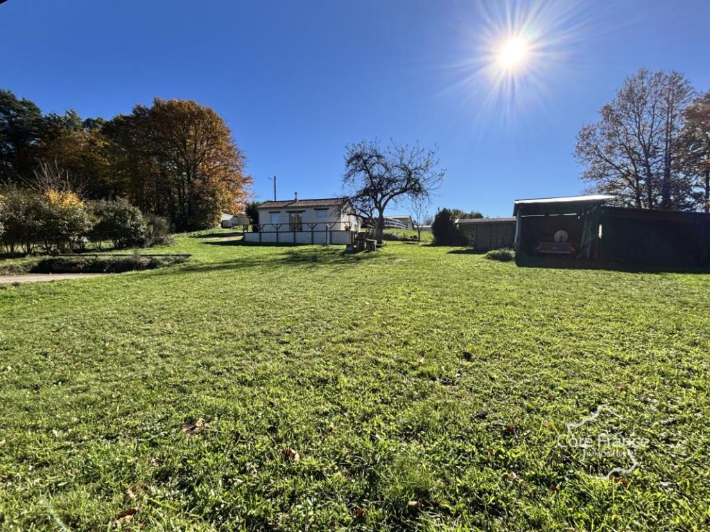 Maison d’été très charmante avec plus de 5 hectares du terra – 3 pièces – 2 chambres – 65 m²