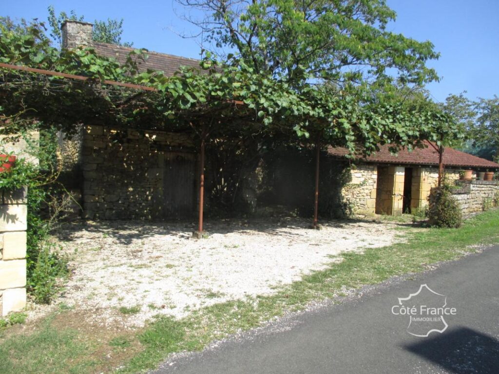 DORDOGNE-SARLAT LA CANEDA: ENSEMBLE IMMOBILIER DE GITES – NR pièces – 15 chambres – 720 m²