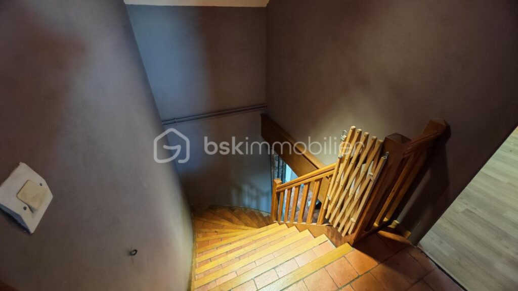 Charmante maison mitoyenne authentique 104 m² habitable environ – 4 pièces – 2 chambres – 112 m²