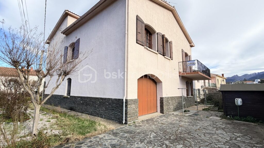VILLA 188 m² Prades – 8 pièces – 5 chambres – 188 m²