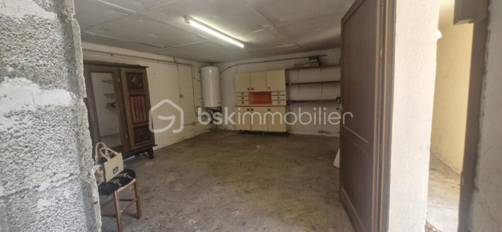 MAISON FAMILIALE AVEC VUE MER/ÉTANG, GARAGE ET SOUS-SOL AMÉNAGEABLE – LEUCATE VILLAGE – 4 pièces – 3 chambres – 110 m²