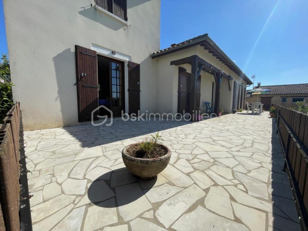 Belle propriété sur les hauteurs de Creysse – 7 pièces – 4 chambres – 120 m²