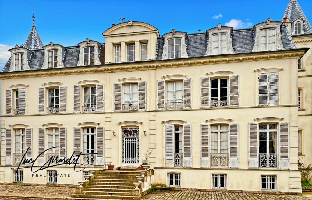 Château d’exception époque Napoléon III à réinventer avec parc et dépendances (Proche de Coulommiers (77120) – 15 pièces – 12 chambres – 750 m²