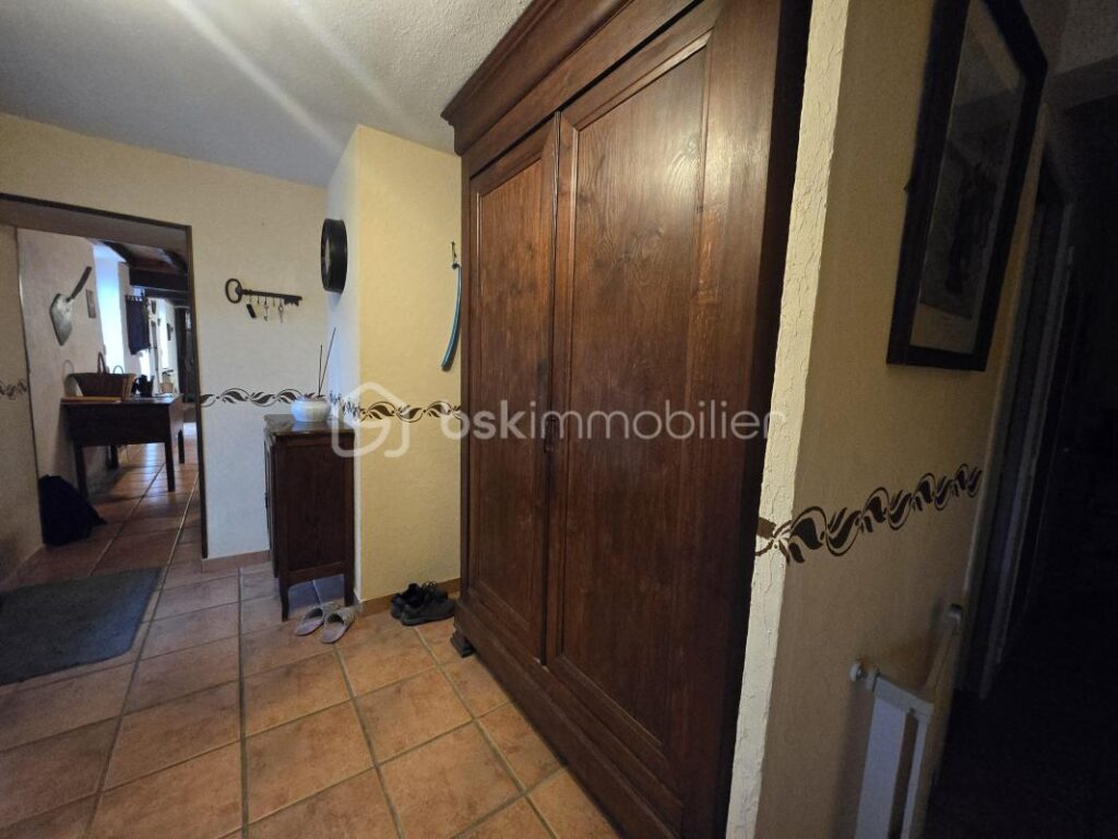 Magnifique longère de 131m² et ses dépendances à Saint Benin d’Azy – 4 pièces – 3 chambres – 138 m²