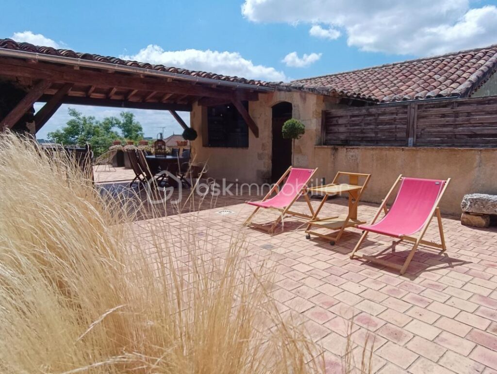 Une Perle Cachée au Cœur d’un Charmant Village du Gers – 12 pièces – 6 chambres – 278 m²