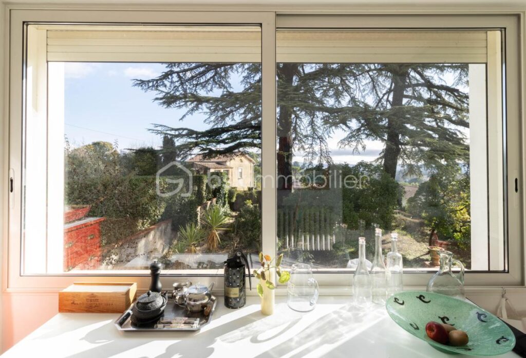 Demeure de caractère avec ascenseur, dépendances et terrain piscinable – 8 pièces – 6 chambres – 255 m²