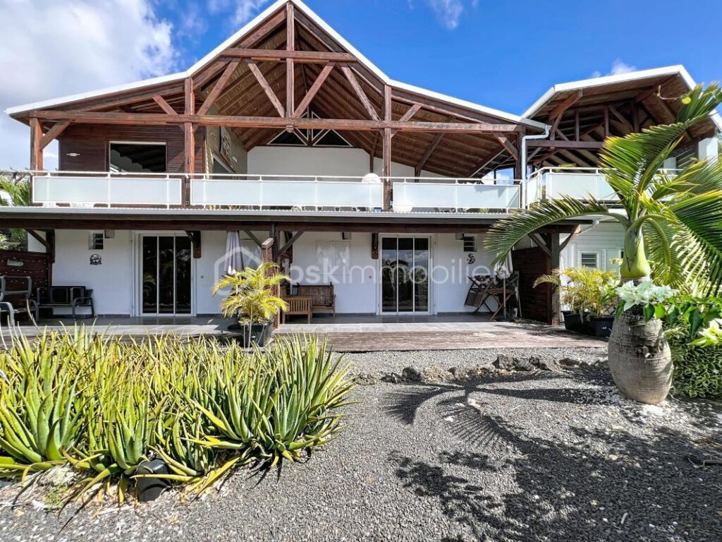 Ensemble immobilier villa et ses deux locatifs vue mer – 10 pièces – 7 chambres – 295 m²